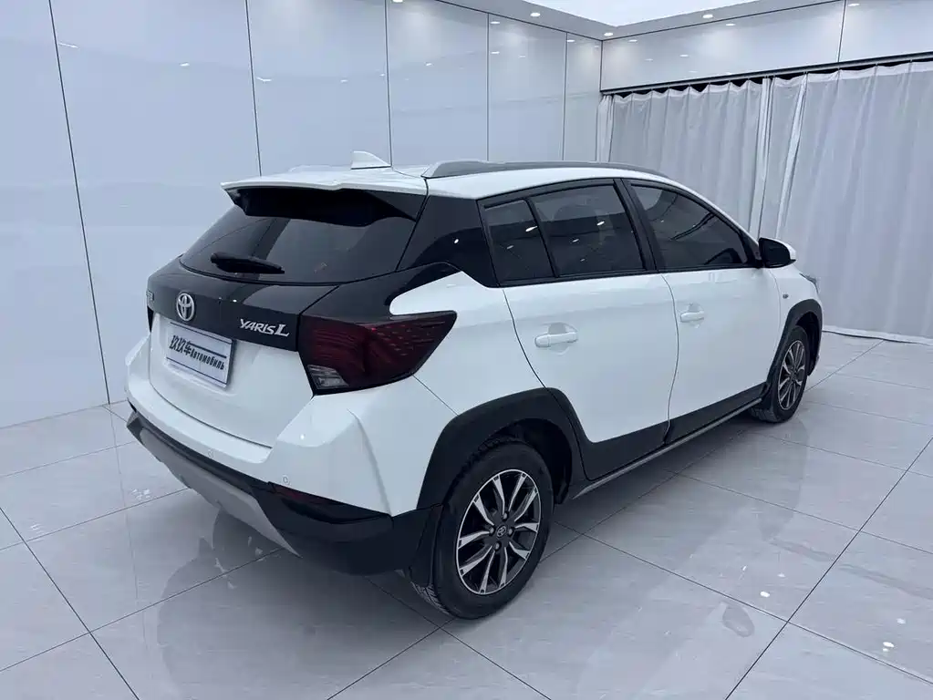 Toyota Yaris L 2022 — фото 4