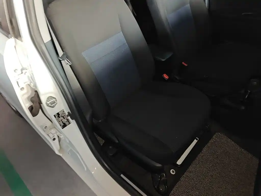 Toyota Yaris L — миниатюра 25