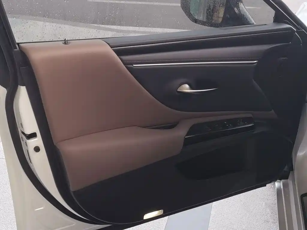 Lexus ES — миниатюра 8