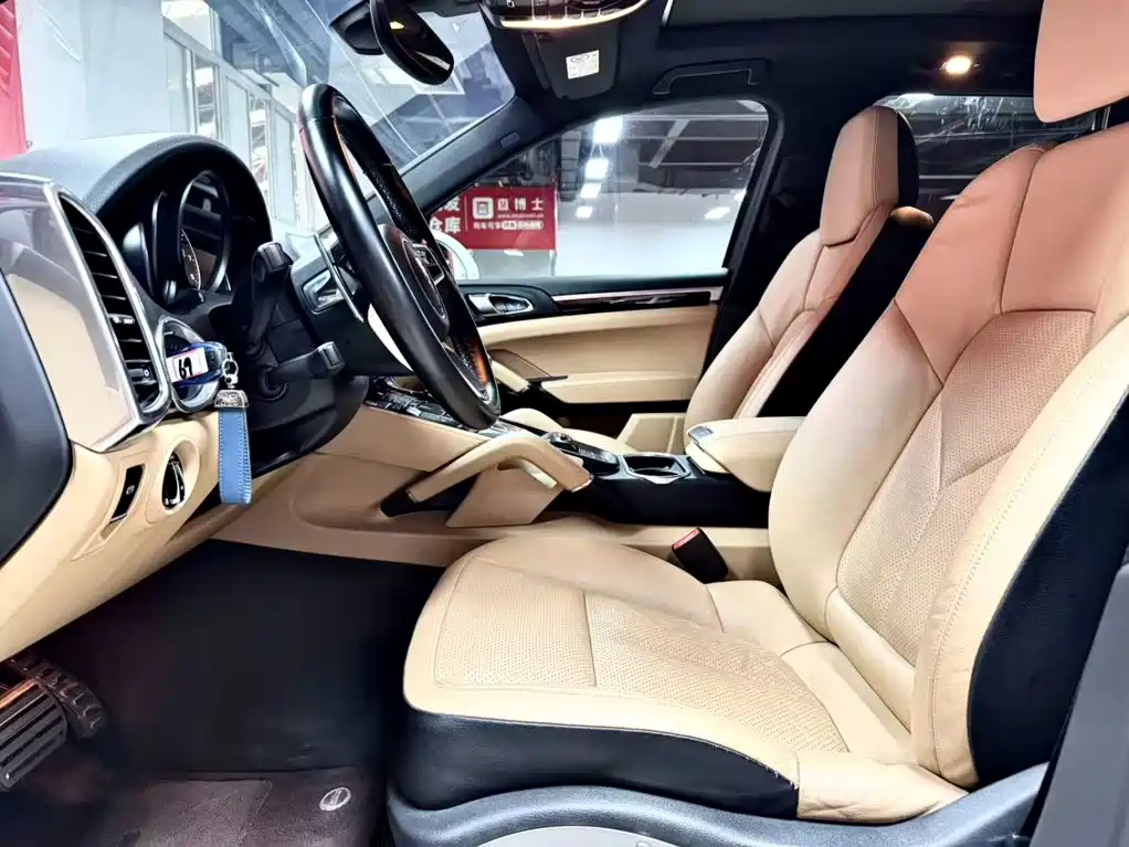 Porsche Cayenne — миниатюра 7