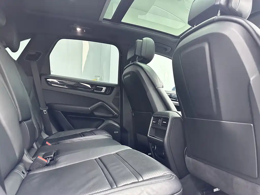Porsche Cayenne — миниатюра 14