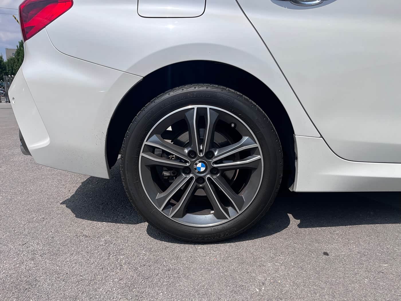 BMW 1 Series 1.5 л 2021 г. Белый, пробег 46000 км