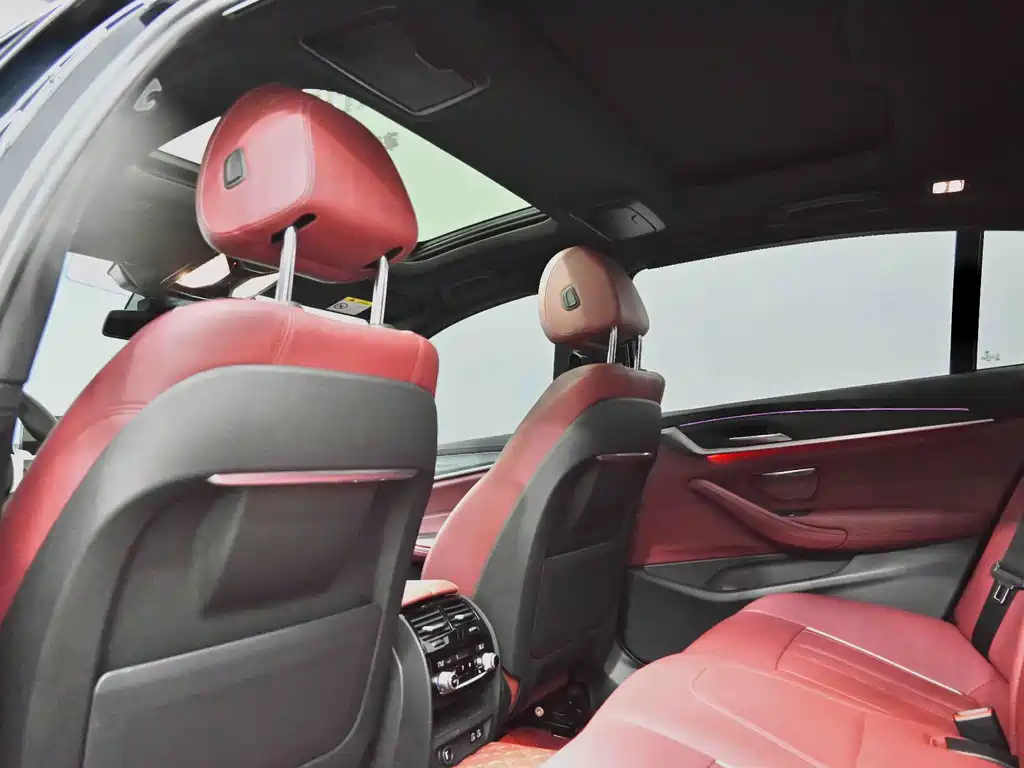 BMW 5 Series — миниатюра 12