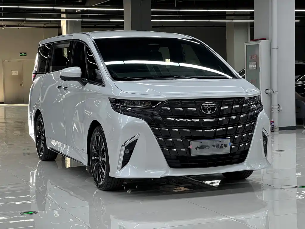 Toyota Alphard — миниатюра 3
