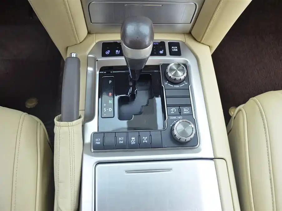 Toyota Land Cruiser 2017 5.7L AT