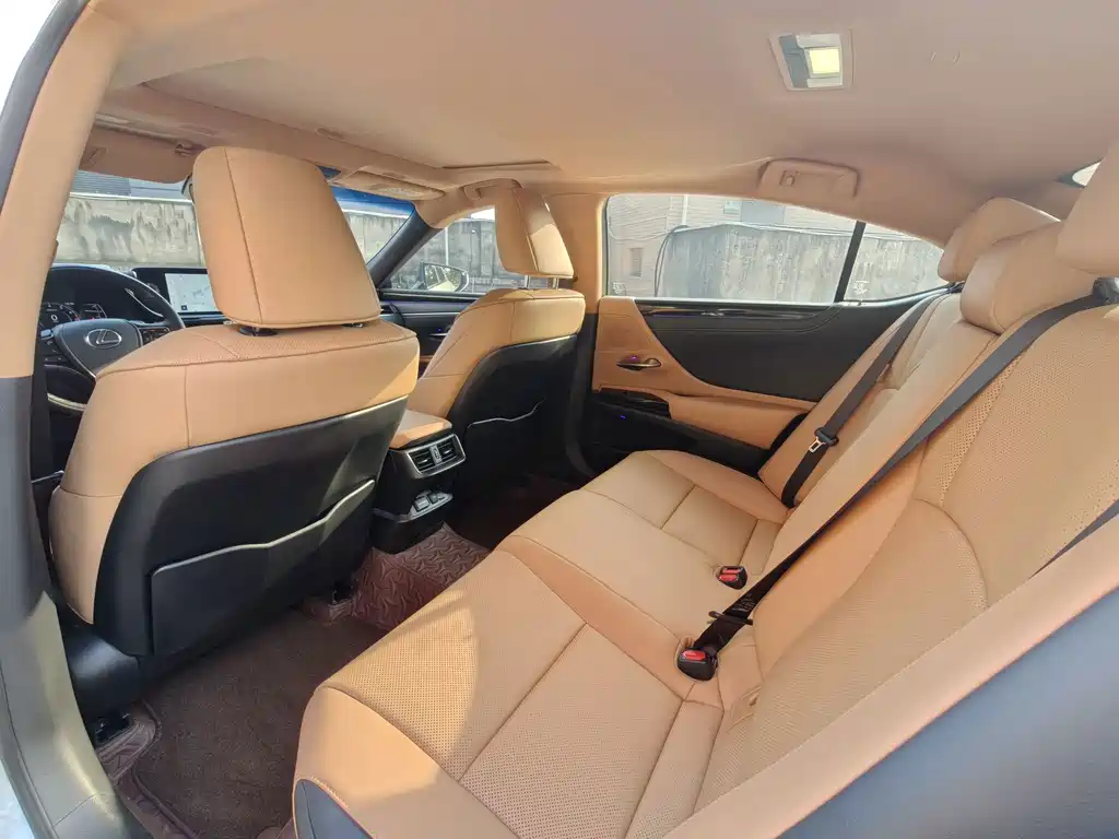 Lexus ES — миниатюра 7