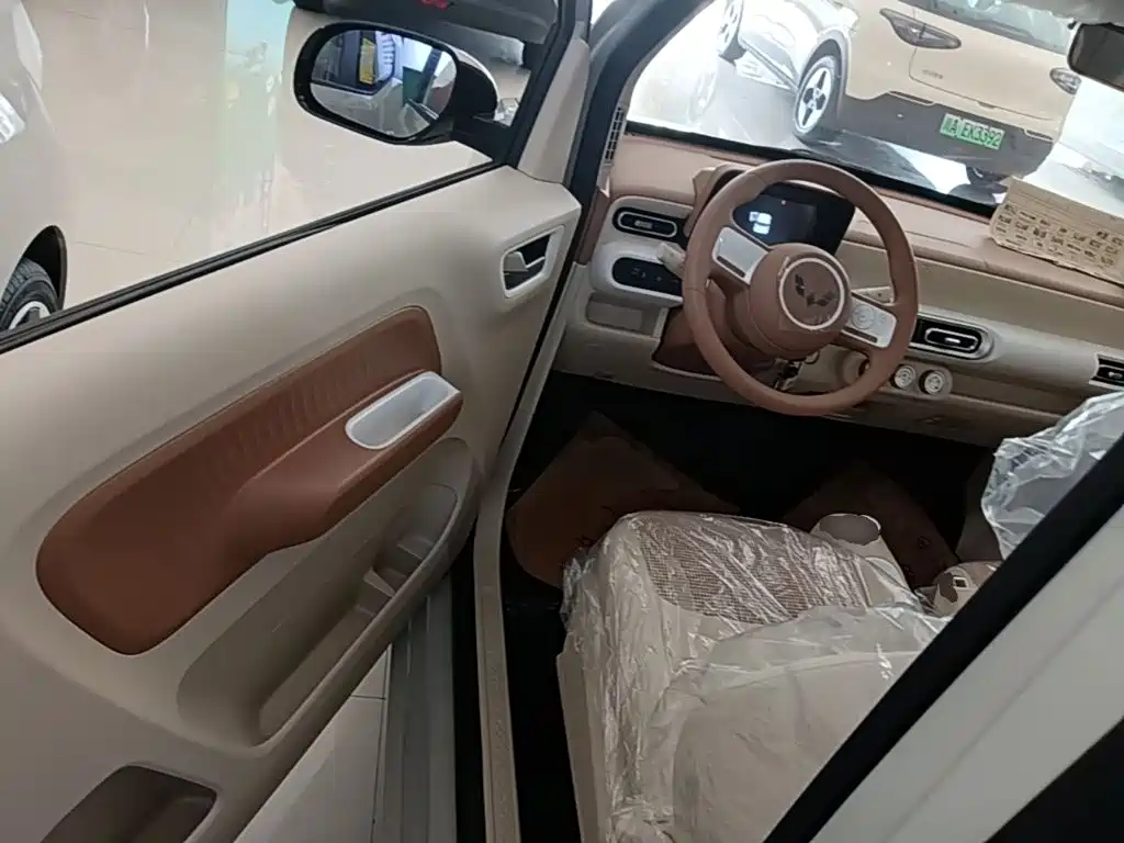 Wuling MINIEV — миниатюра 16