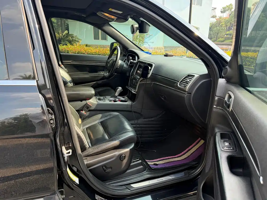Jeep Grand Cherokee (Import) — миниатюра 15