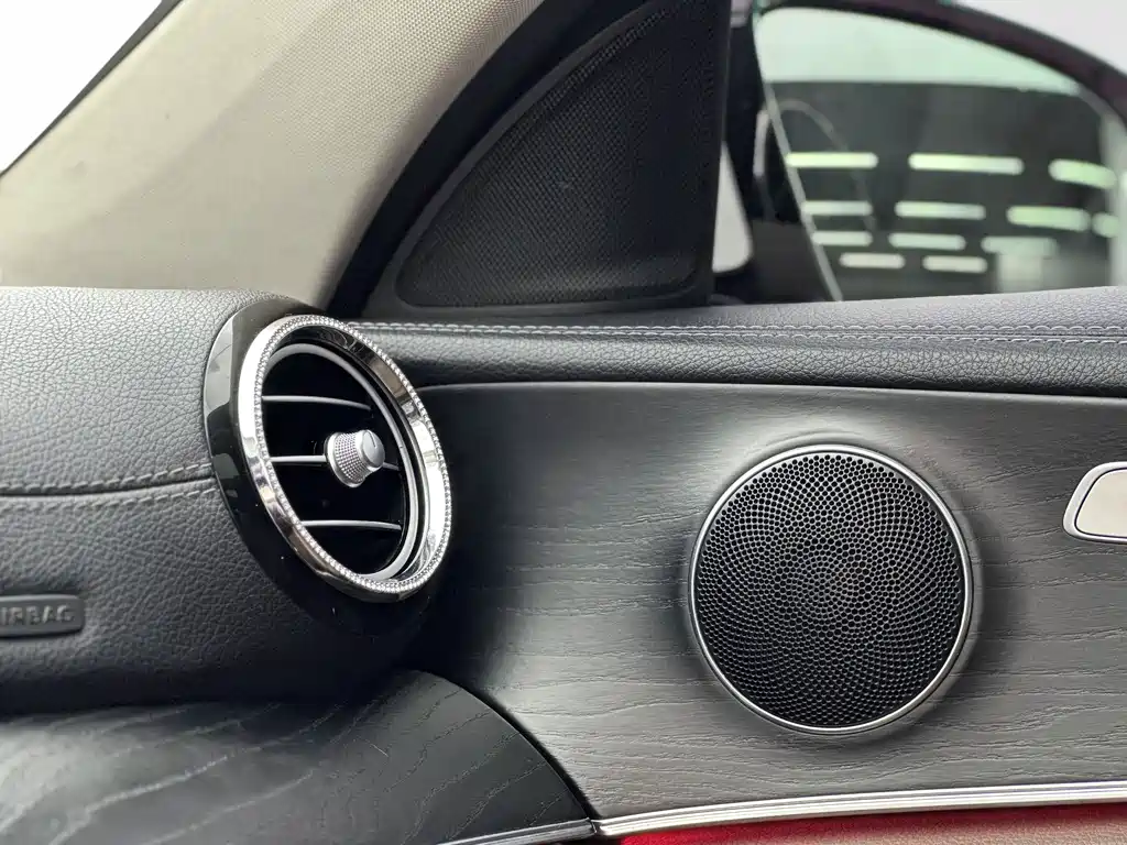 Mercedes-Benz E-Class — миниатюра 7