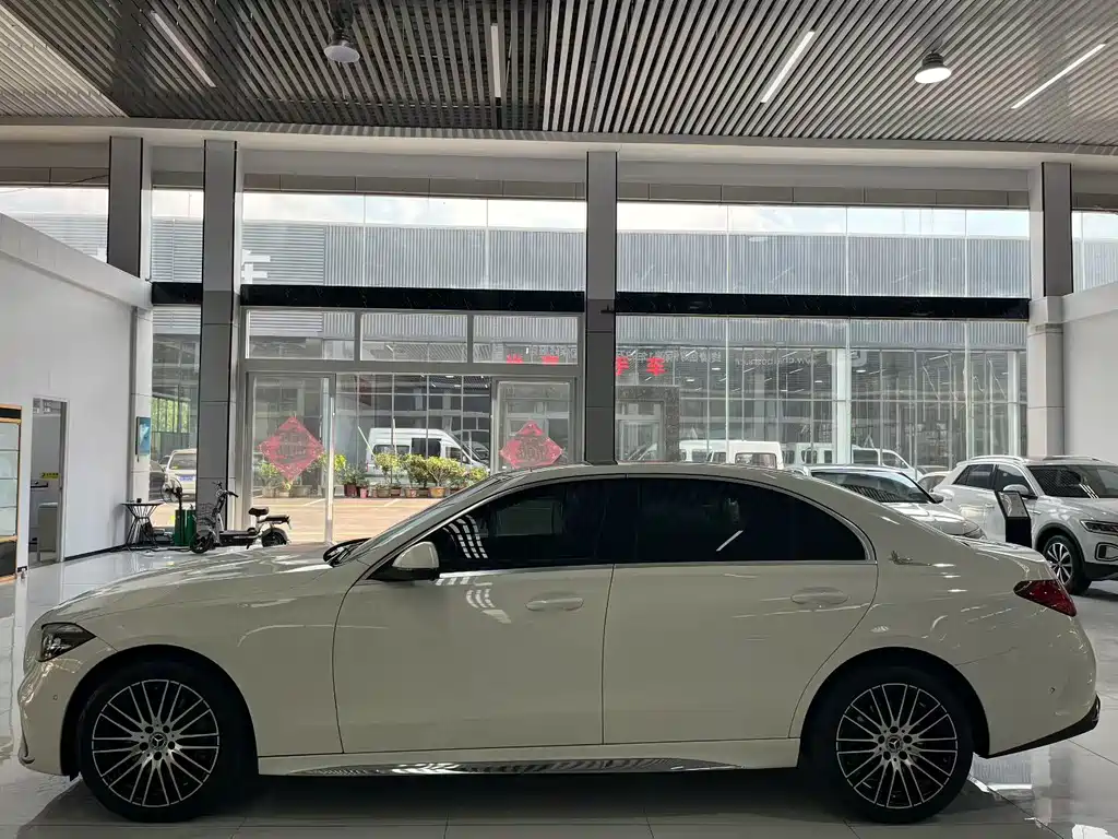 Mercedes-Benz C-Class — миниатюра 3