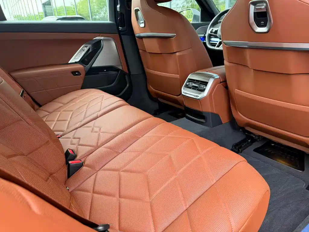 BMW i7 — миниатюра 12