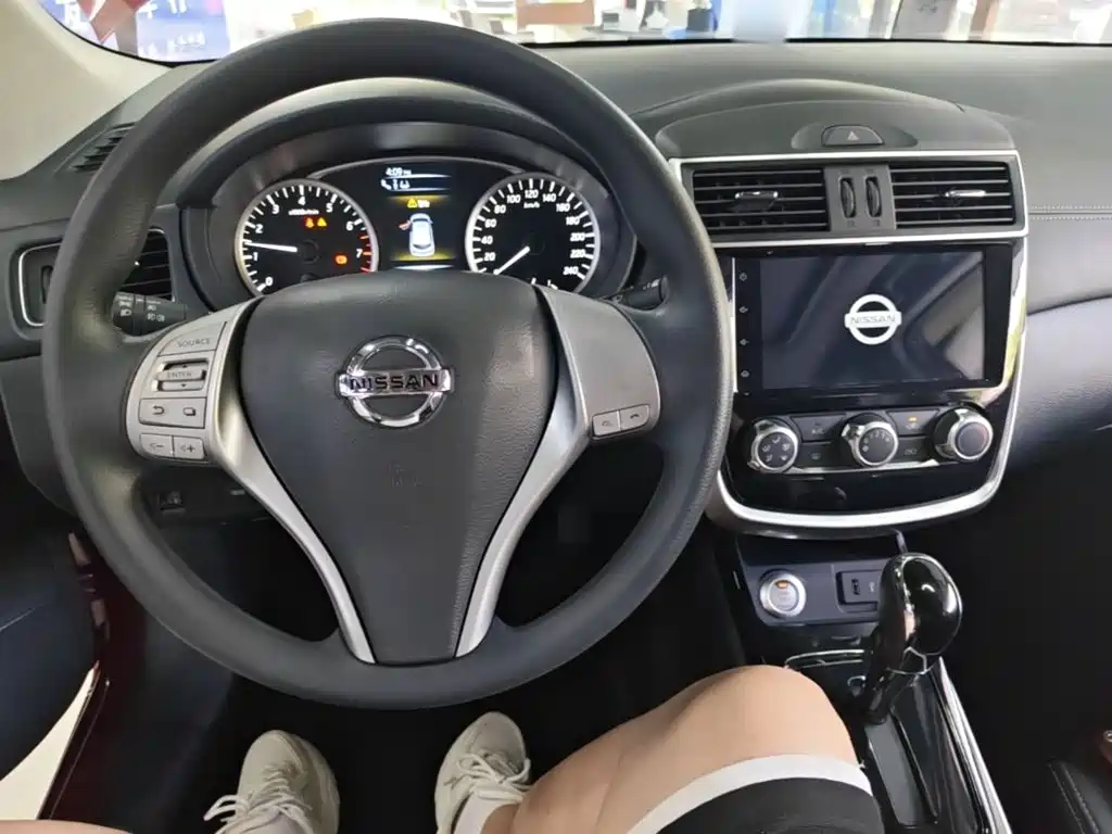 Nissan Tiida — миниатюра 10