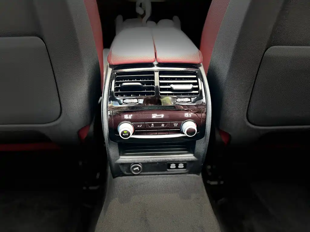 BMW 5 Series — миниатюра 13