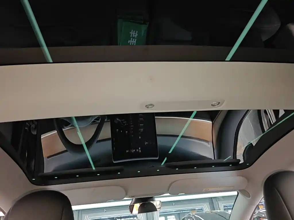 Tesla Model 3 — миниатюра 18