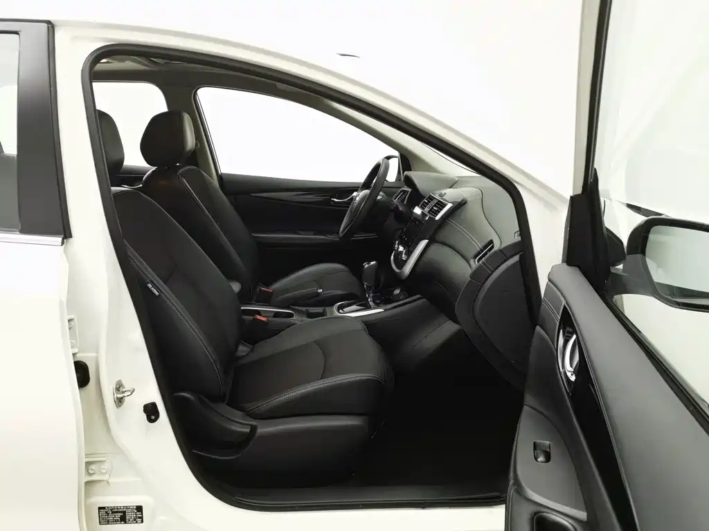 Nissan Tiida — миниатюра 23