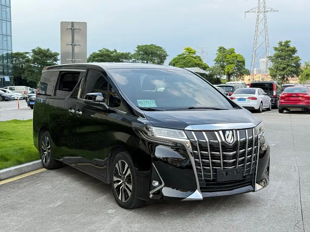 Toyota Alphard — миниатюра 3
