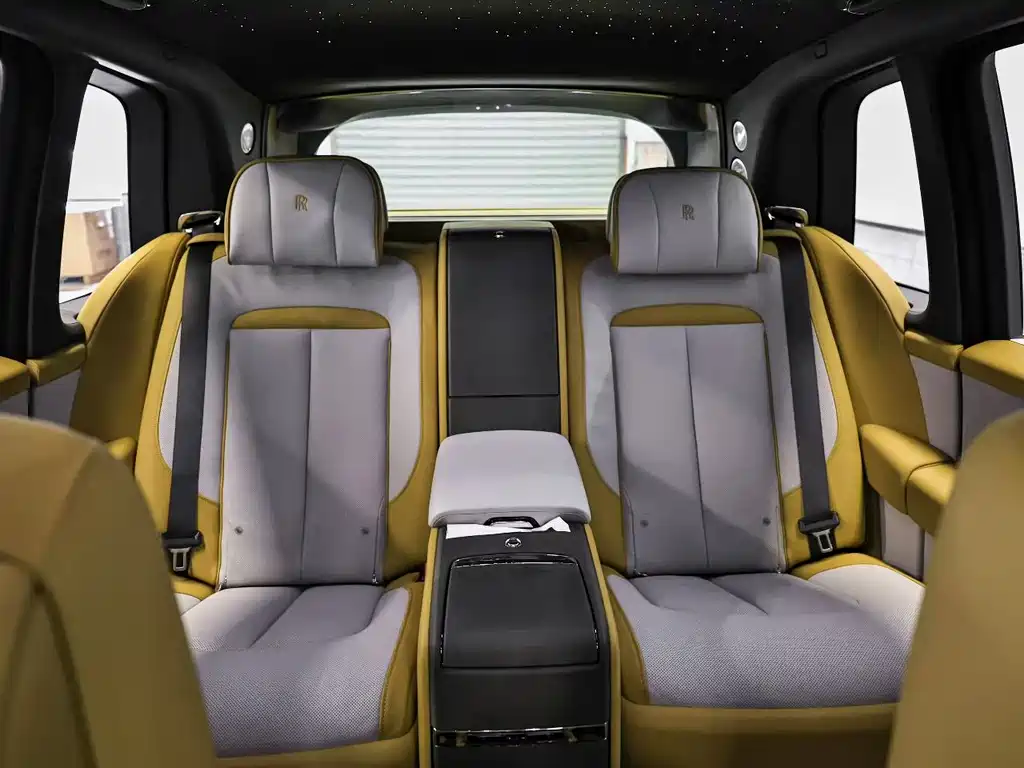 Rolls-Royce Cullinan 2025 мест