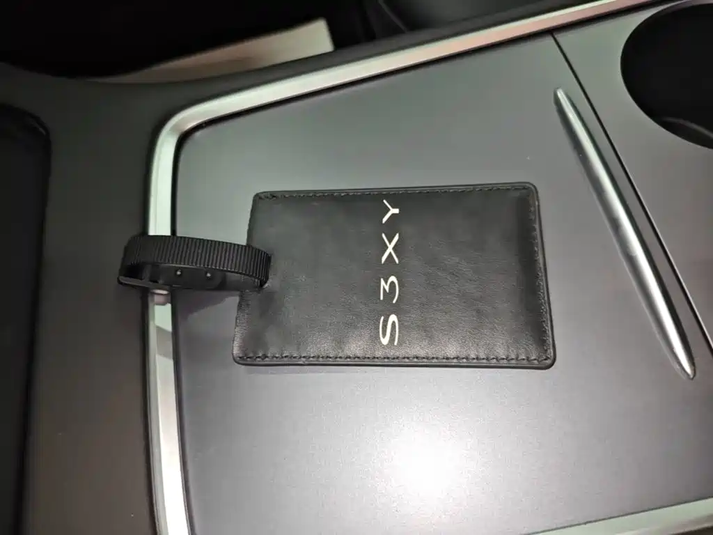 Tesla Model Y — миниатюра 9