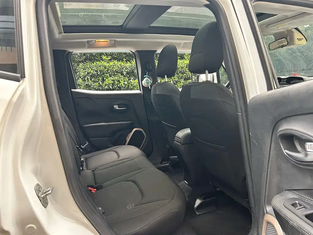Jeep Renegade — миниатюра 12
