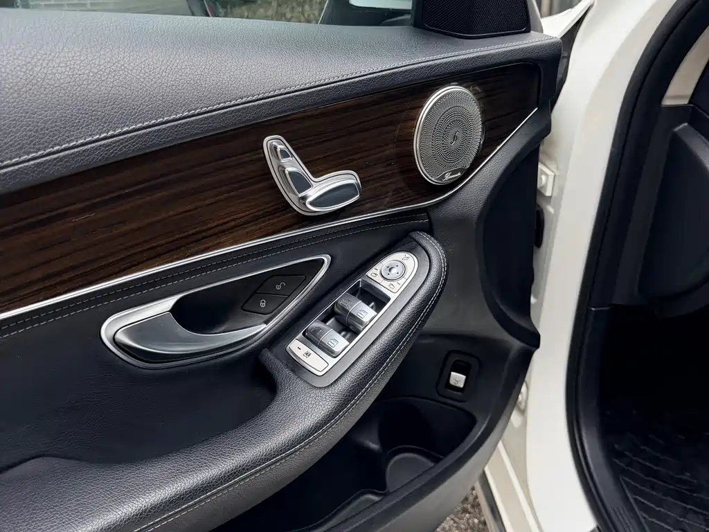 Mercedes-Benz C-Class — миниатюра 8