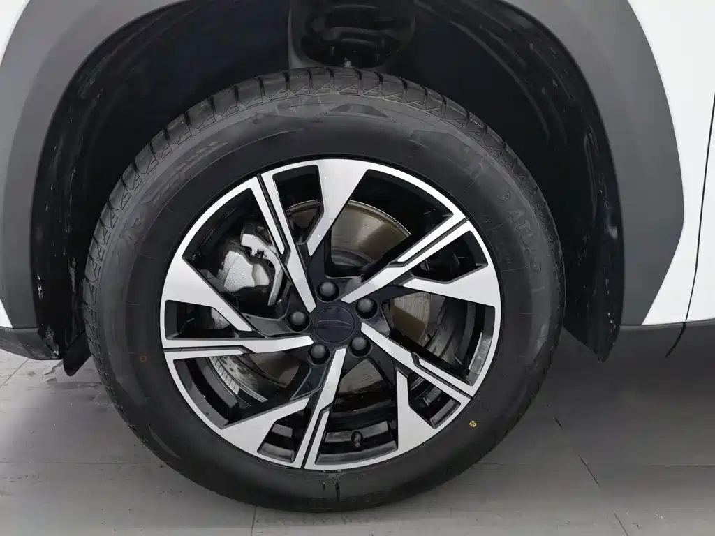 Geely Boyue L — миниатюра 17