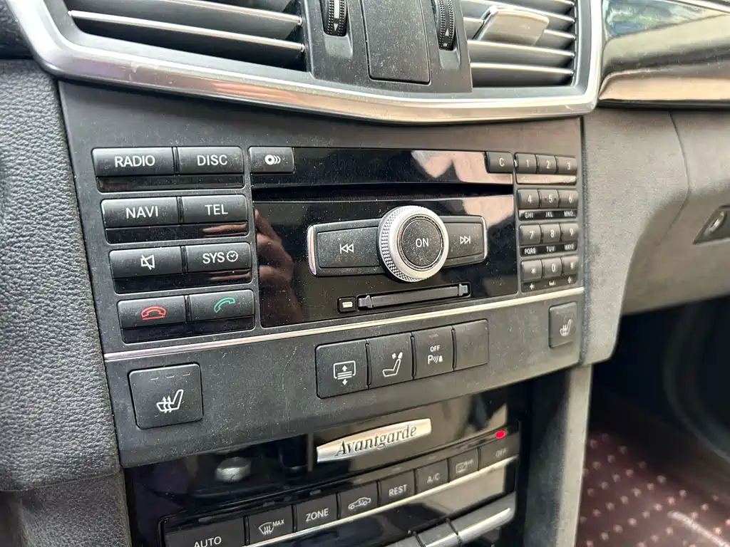 Mercedes-Benz E-Class — миниатюра 13