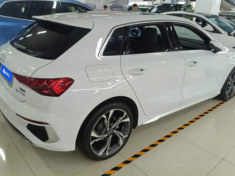 Audi A3 1.4 л 2024 г. Белый, пробег 9200 км