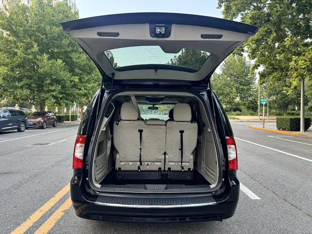 Chrysler Grand Voyager (Import) — миниатюра 9
