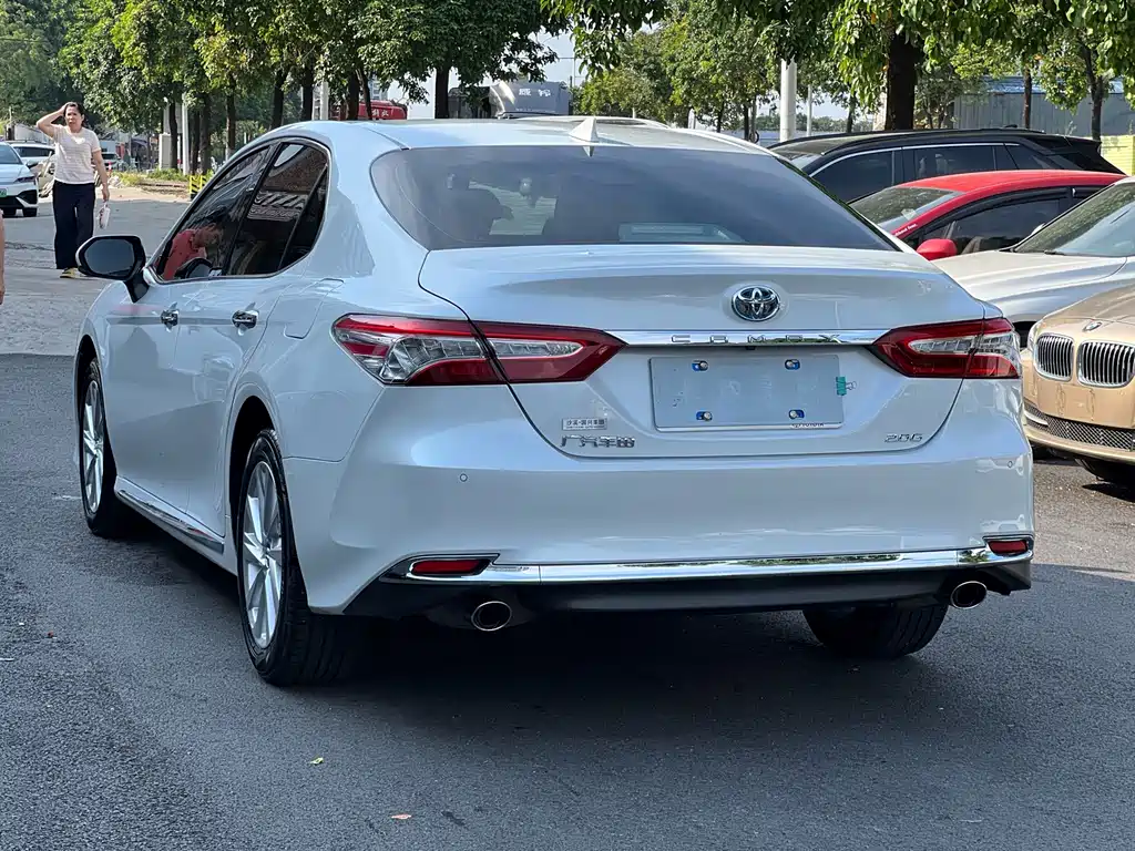 Toyota Camry — миниатюра 7