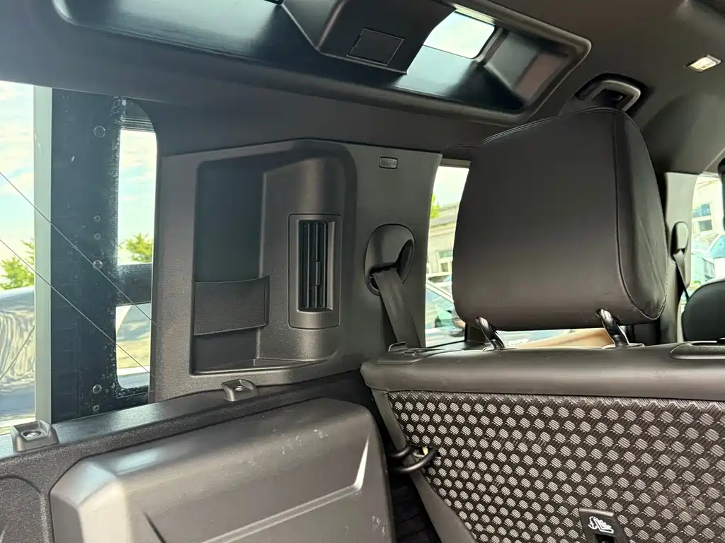 Land Rover Defender — миниатюра 23
