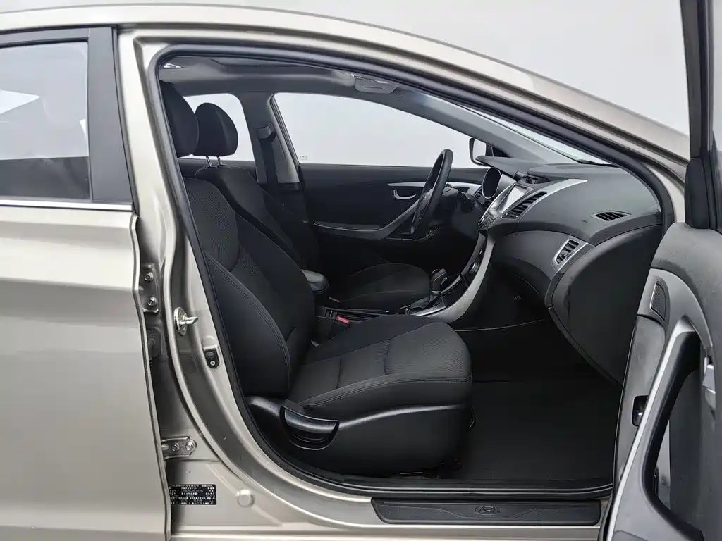 Hyundai Elantra Langdong — миниатюра 23
