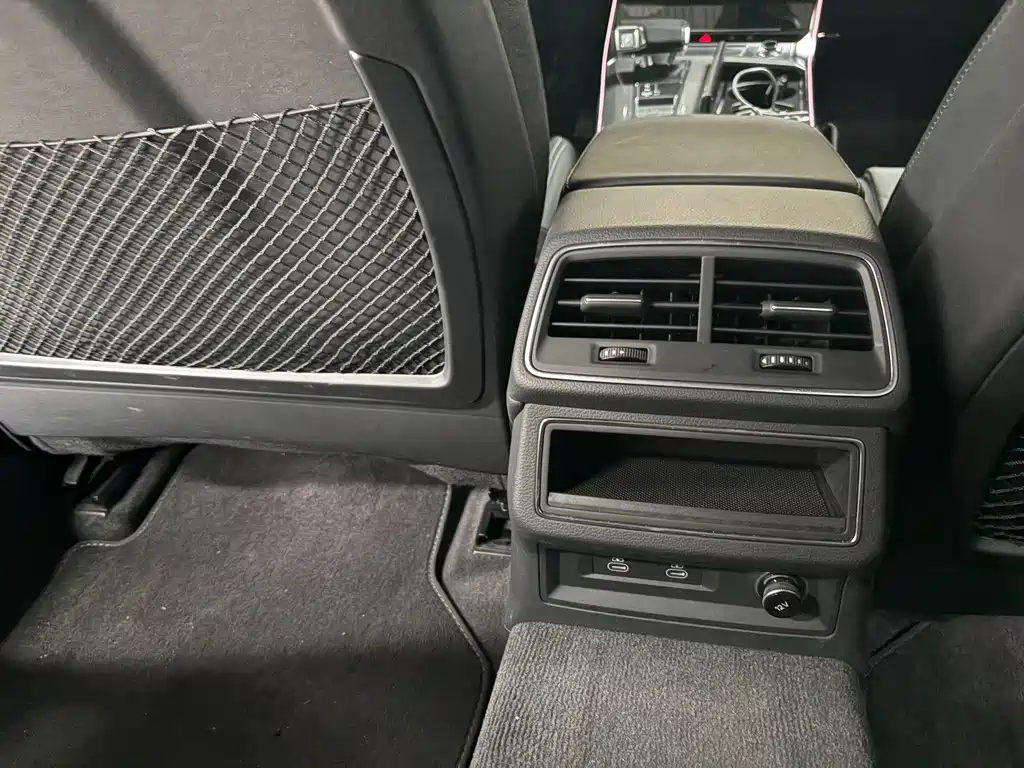 Audi A6L — миниатюра 12