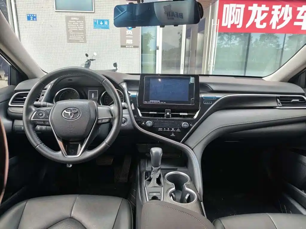 Toyota Camry — миниатюра 8