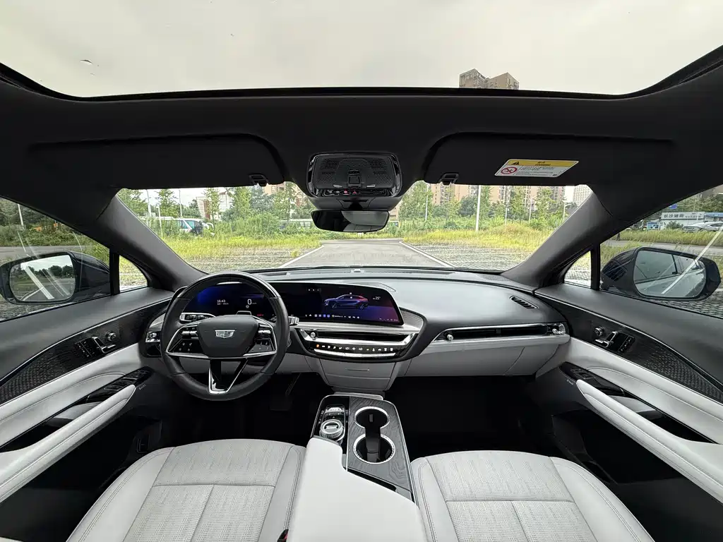 Cadillac Lyriq — миниатюра 6
