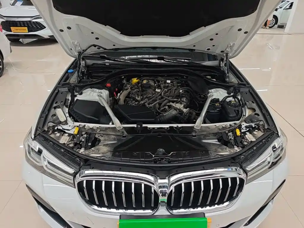 BMW 5 Series — миниатюра 20