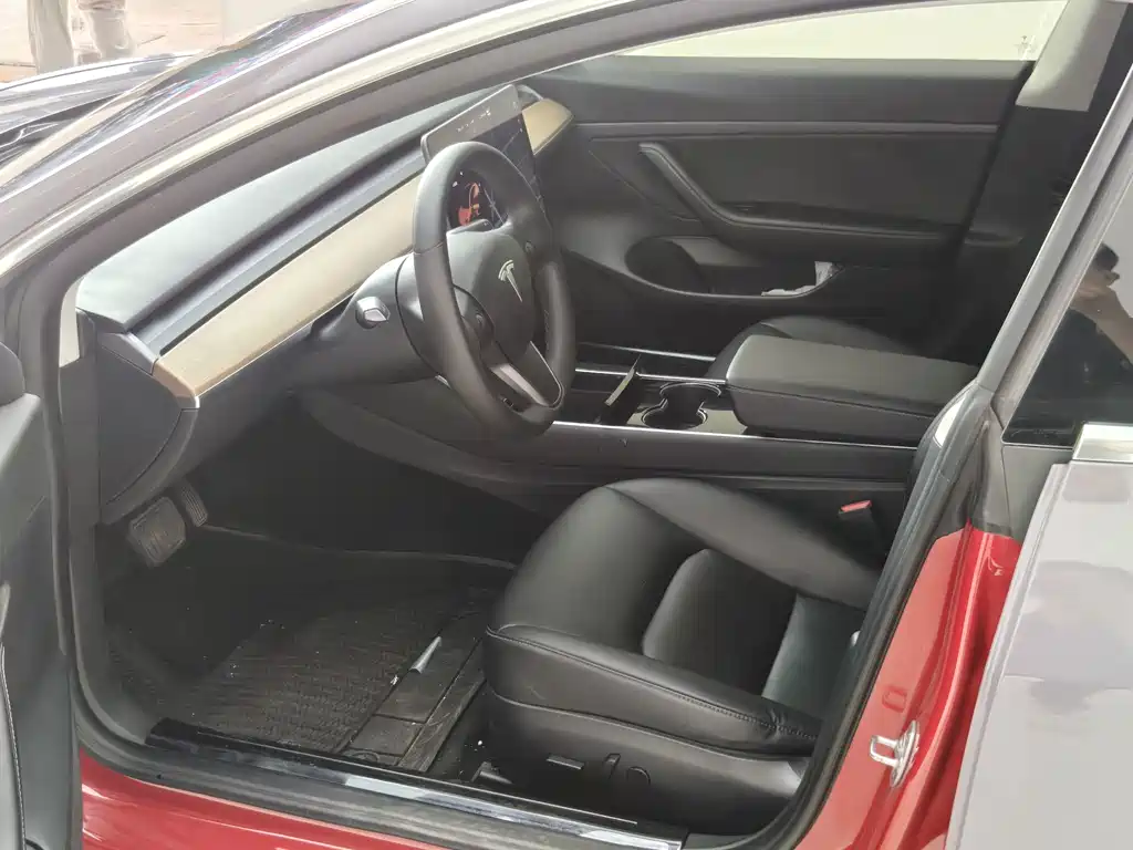 Tesla Model 3 — миниатюра 4