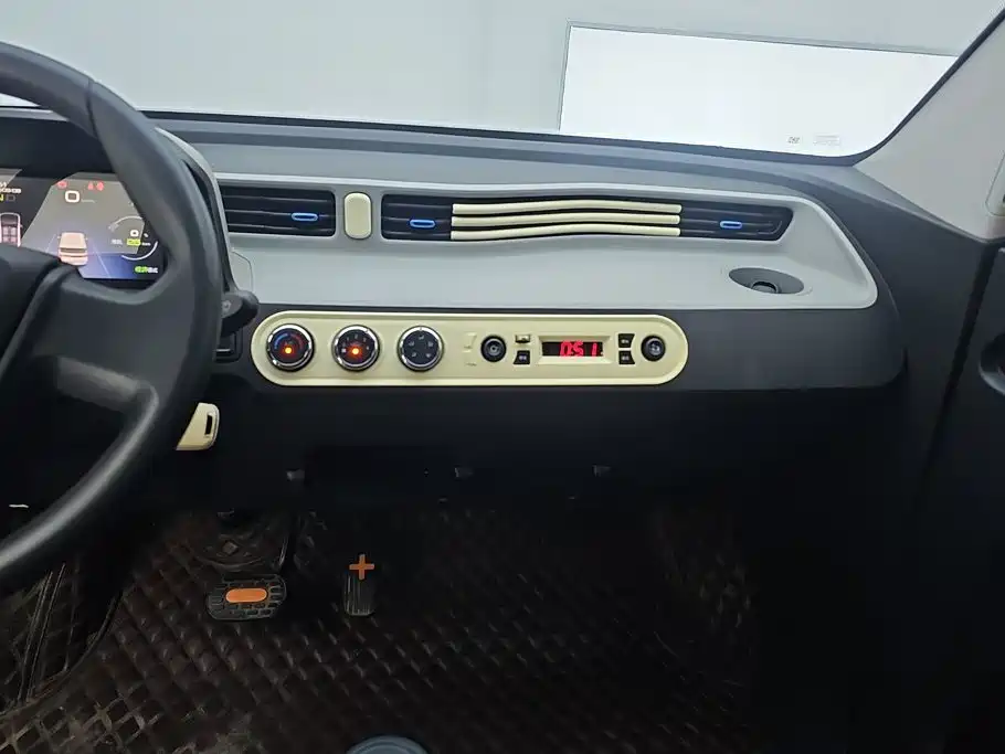 Wuling MINIEV — миниатюра 13