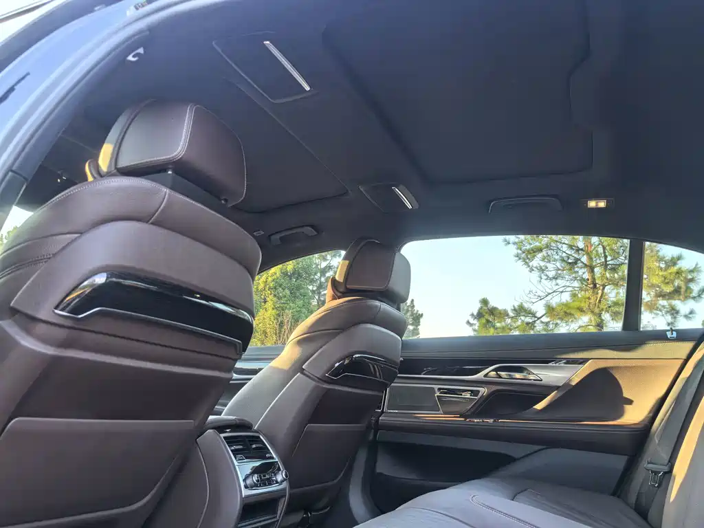 BMW 7 Series — миниатюра 16