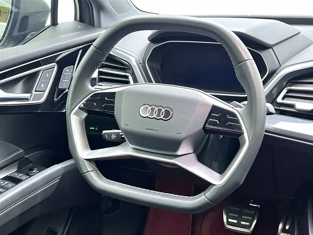 AUDI Q4 E TRON