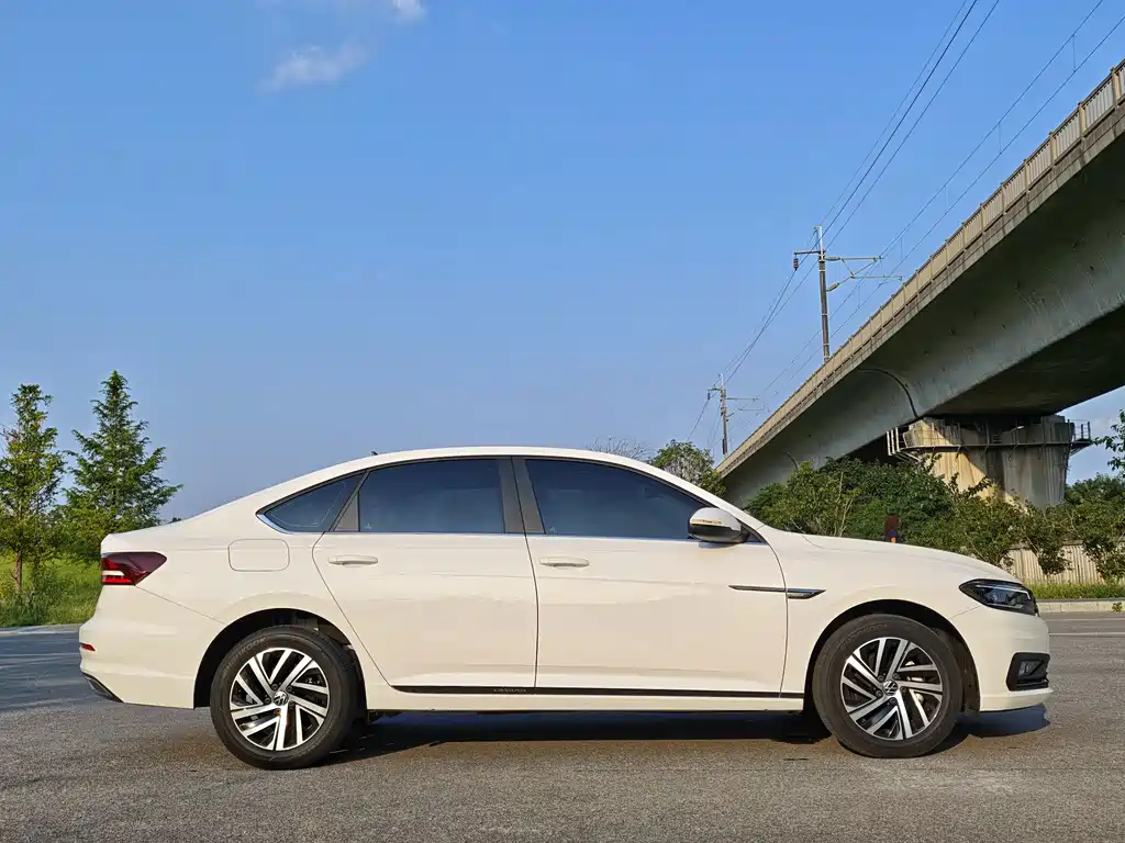 Volkswagen Lavida — миниатюра 4