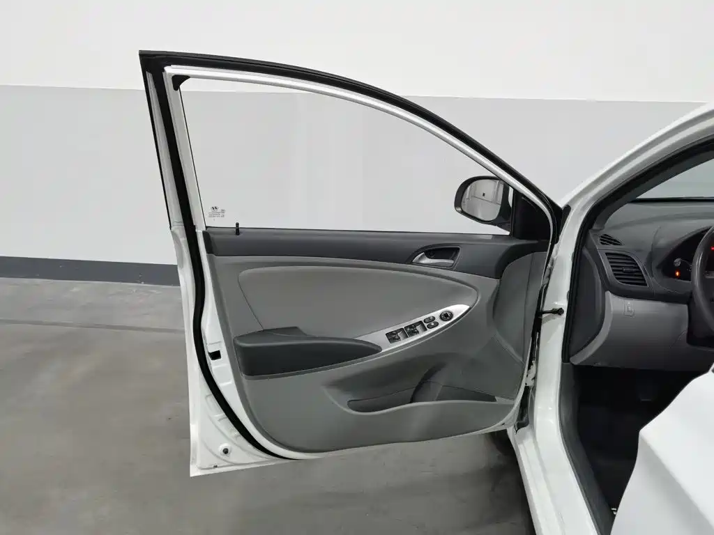 Hyundai Verna — миниатюра 8
