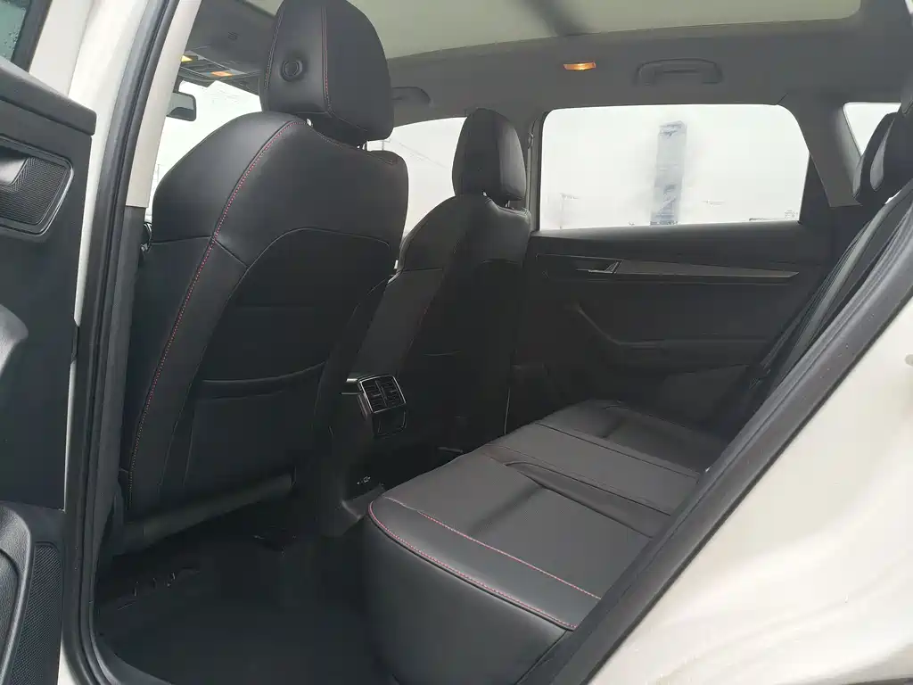 Skoda Karoq TSI280 Premium Edition, фото 5