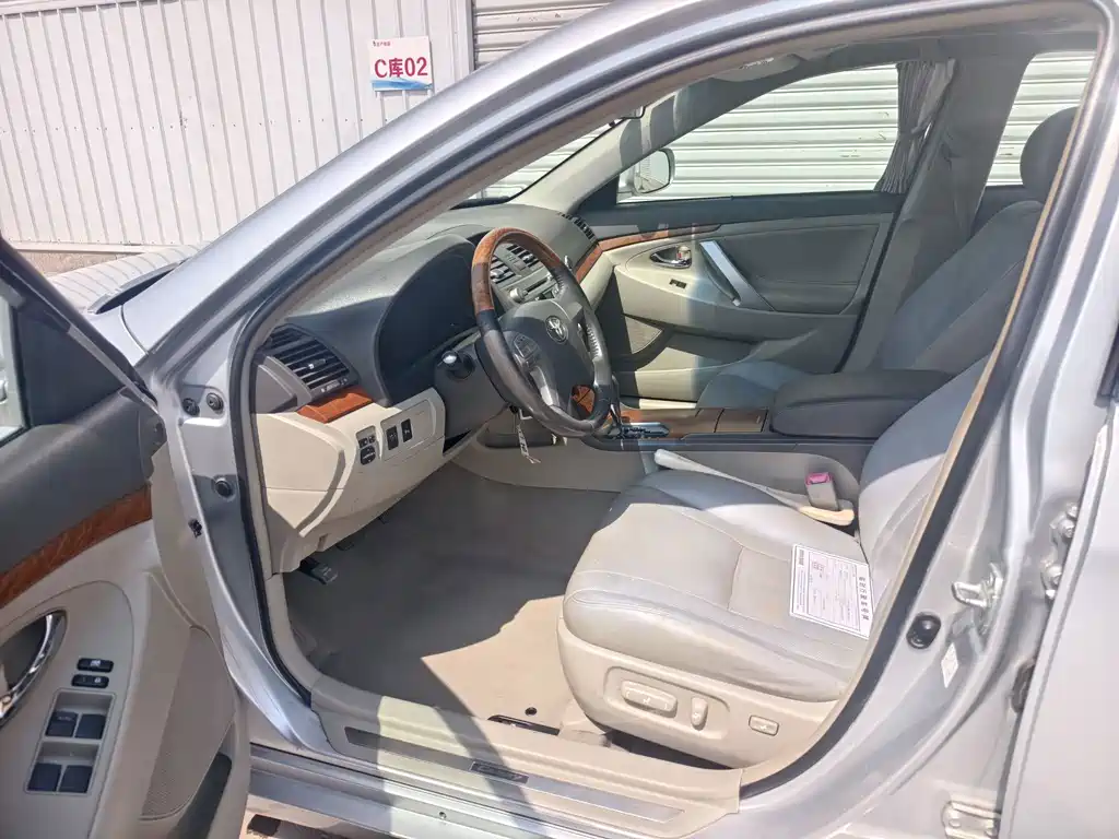 Toyota Camry — миниатюра 3