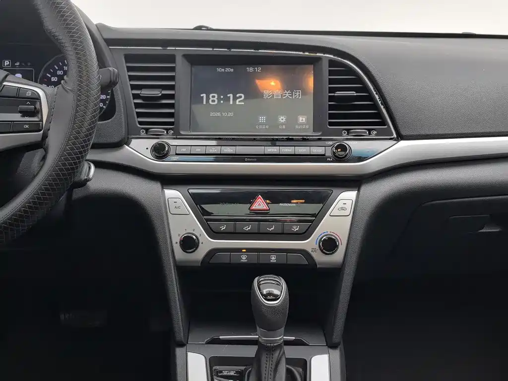 Hyundai Elantra — миниатюра 12