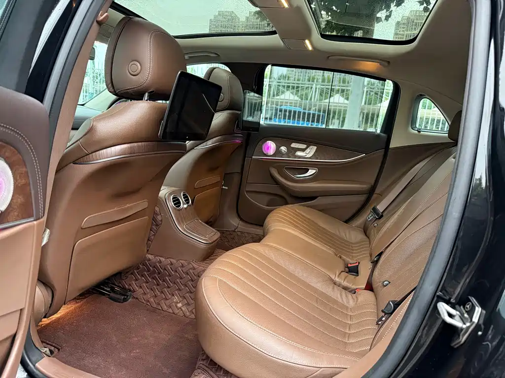 Mercedes-Benz E-Class — миниатюра 6