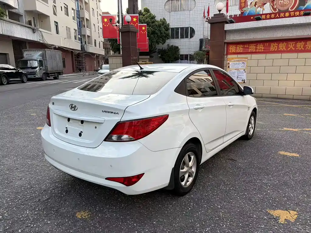 Hyundai Verna — миниатюра 8