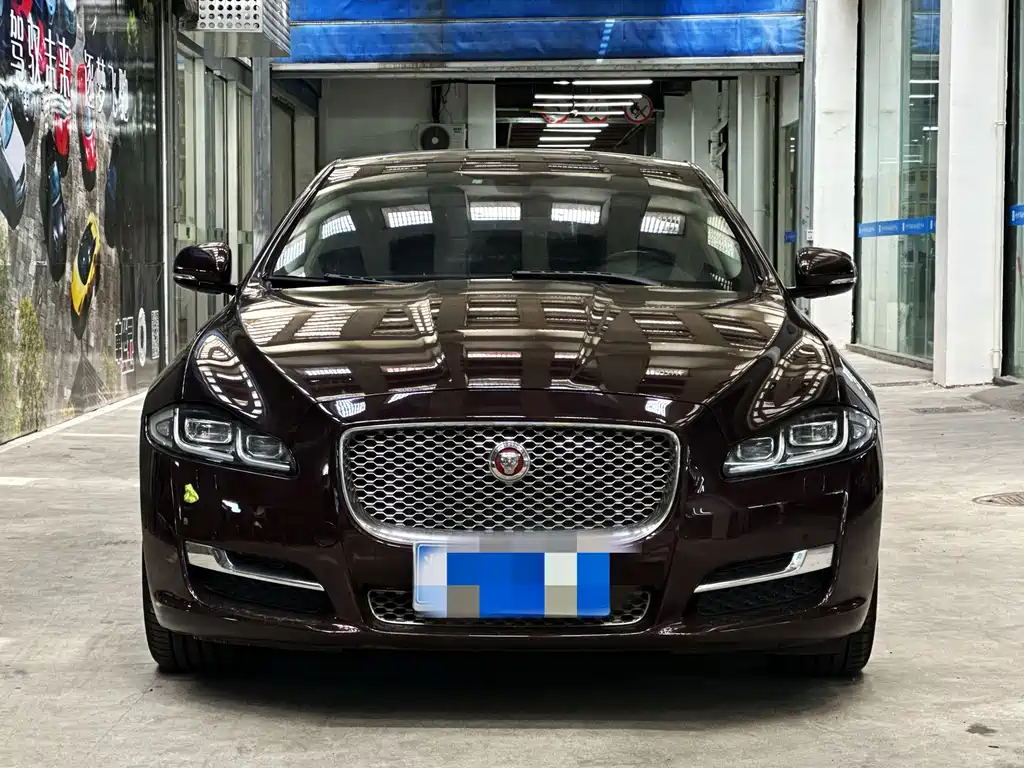 Jaguar XJ — миниатюра 2
