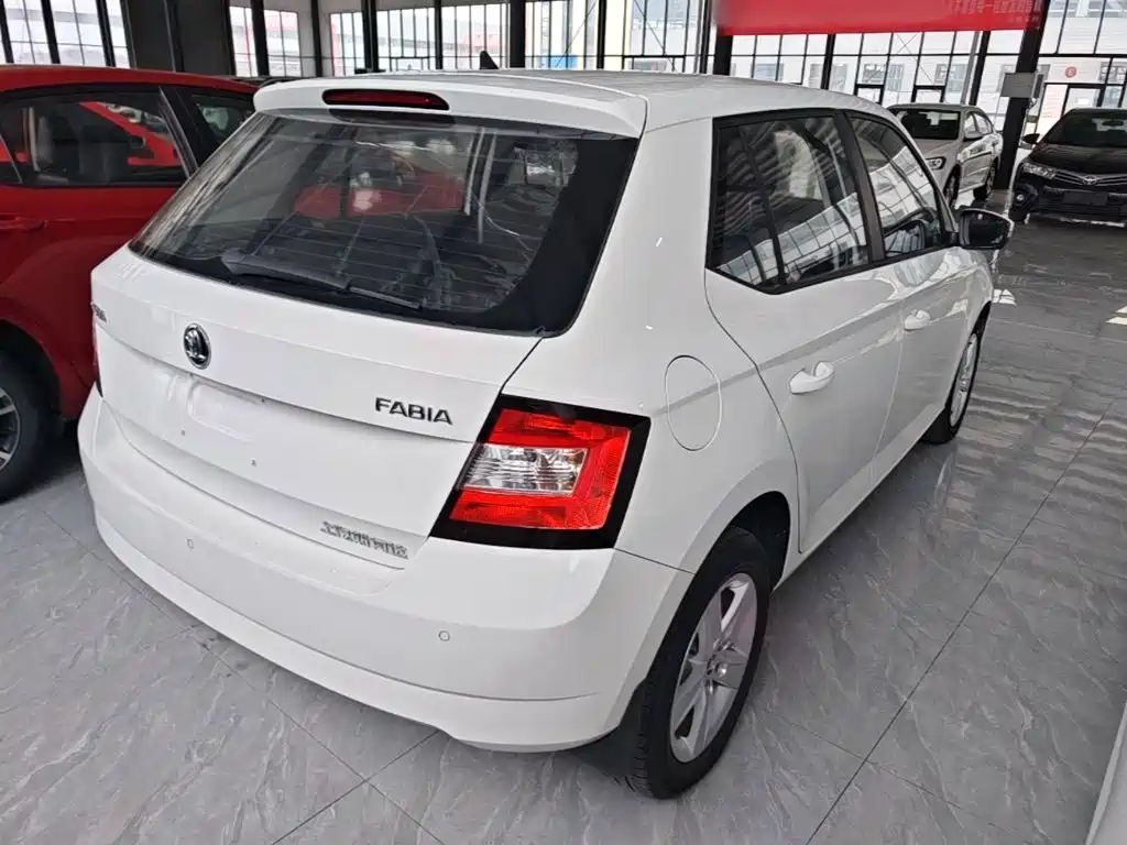 Skoda Fabia — миниатюра 7