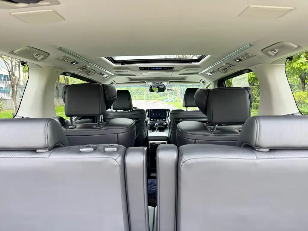 Toyota Vellfire — миниатюра 25