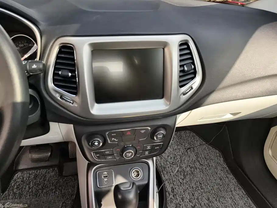 Jeep Compass — миниатюра 13